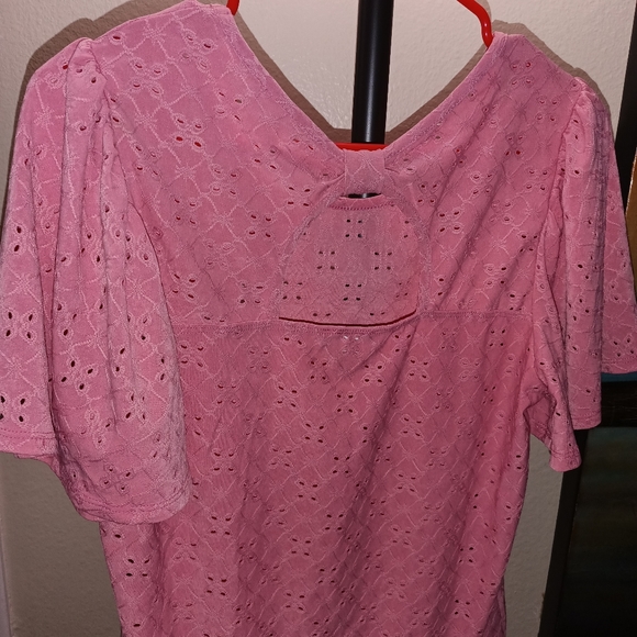 ⭐️Keyhole Expresso Pink Top ⭐️3 items for $10.00 bundle items to get the deal!⭐️ - Picture 9 of 12